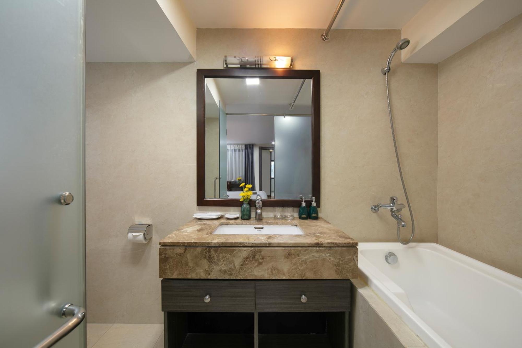 האנוי Brilliant Me Tri Hotel & Spa מראה חיצוני תמונה